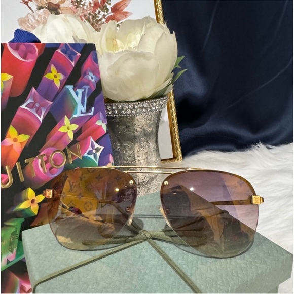 🧡Louis Vuitton Z1020W Gold Monogram Clockwise Sunglasses - Picture 14 of 14